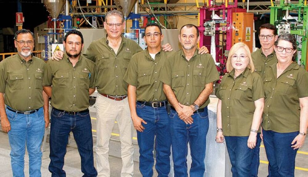 directivos y colaboradores de Plantosa
